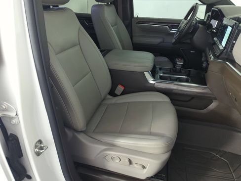 Used 2023 Chevrolet Silverado 1500 LTZ w/ LTZ Convenience Package II AWD/4WD image 35