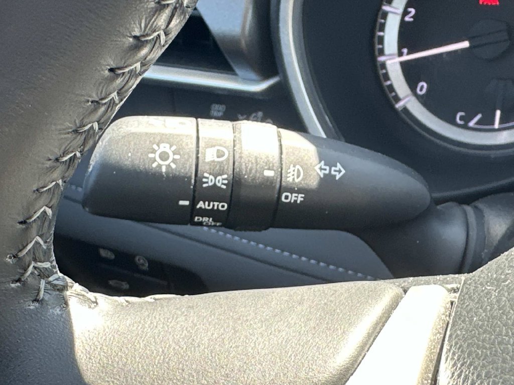 Used 2024 Toyota Highlander XLE AWD/4WD image 26