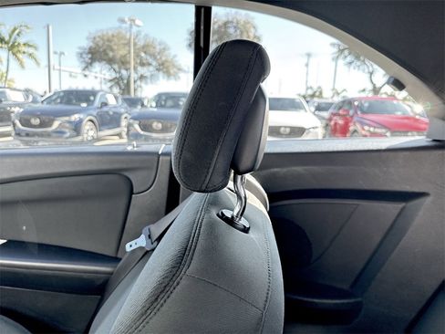 Used 2011 Chrysler 200 Touring image 17