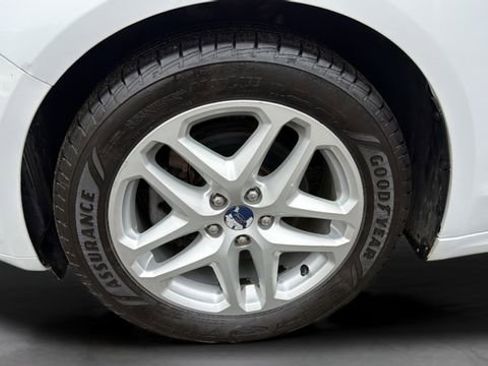 Used 2016 Ford Fusion SE image 25