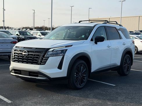 New 2026 Nissan Pathfinder SL image 9