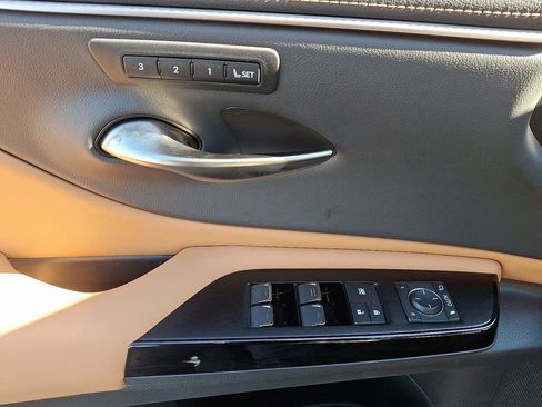 Used 2023 Lexus ES 350 w/ Premium Package image 13