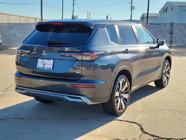 Used 2025 Mitsubishi Outlander SE FWD image 3