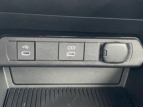 Used 2025 Toyota Prius XLE AWD/4WD image 28
