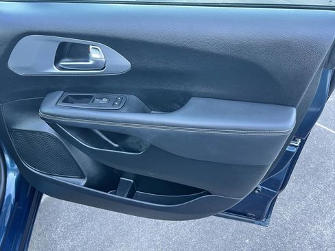 Used 2023 Chrysler Pacifica Touring-L w/ S Appearance Package image 51