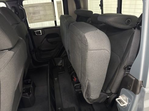 New 2025 Jeep Gladiator Sport image 6