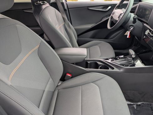 Certified 2025 Kia Niro LX FWD image 10