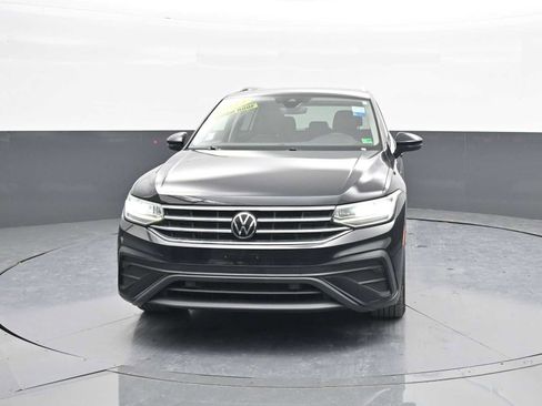 Used 2023 Volkswagen Tiguan SE image 3