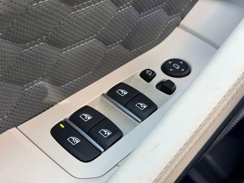 Used 2025 BMW X6 M Competition w/ Executive Package image 23