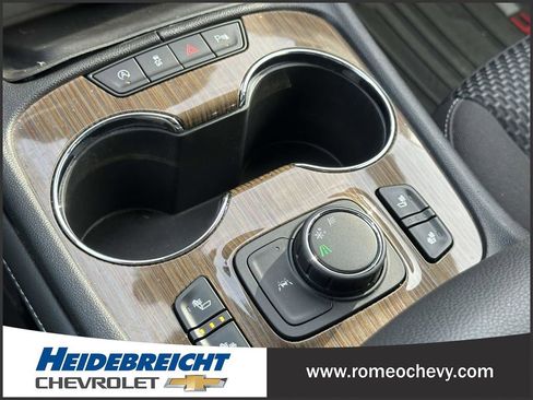 Used 2022 GMC Acadia SLE w/ Driver Convenience Package image 32