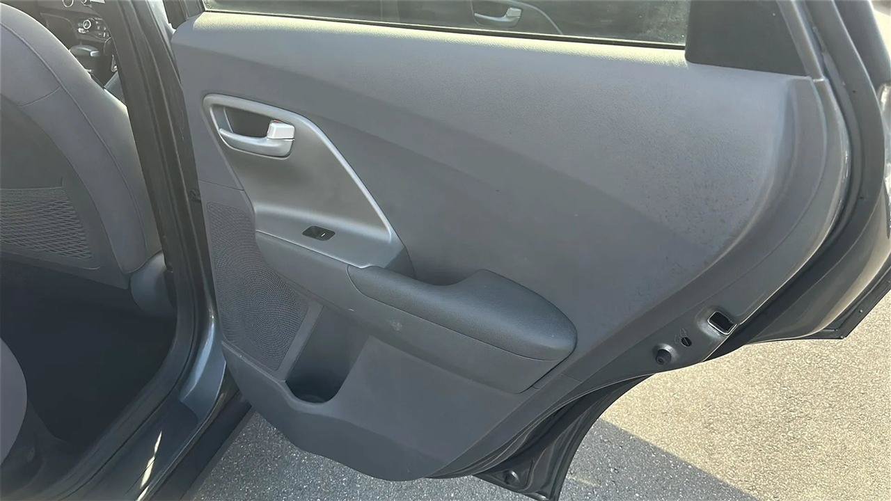 Used 2018 Kia Niro LX FWD image 27