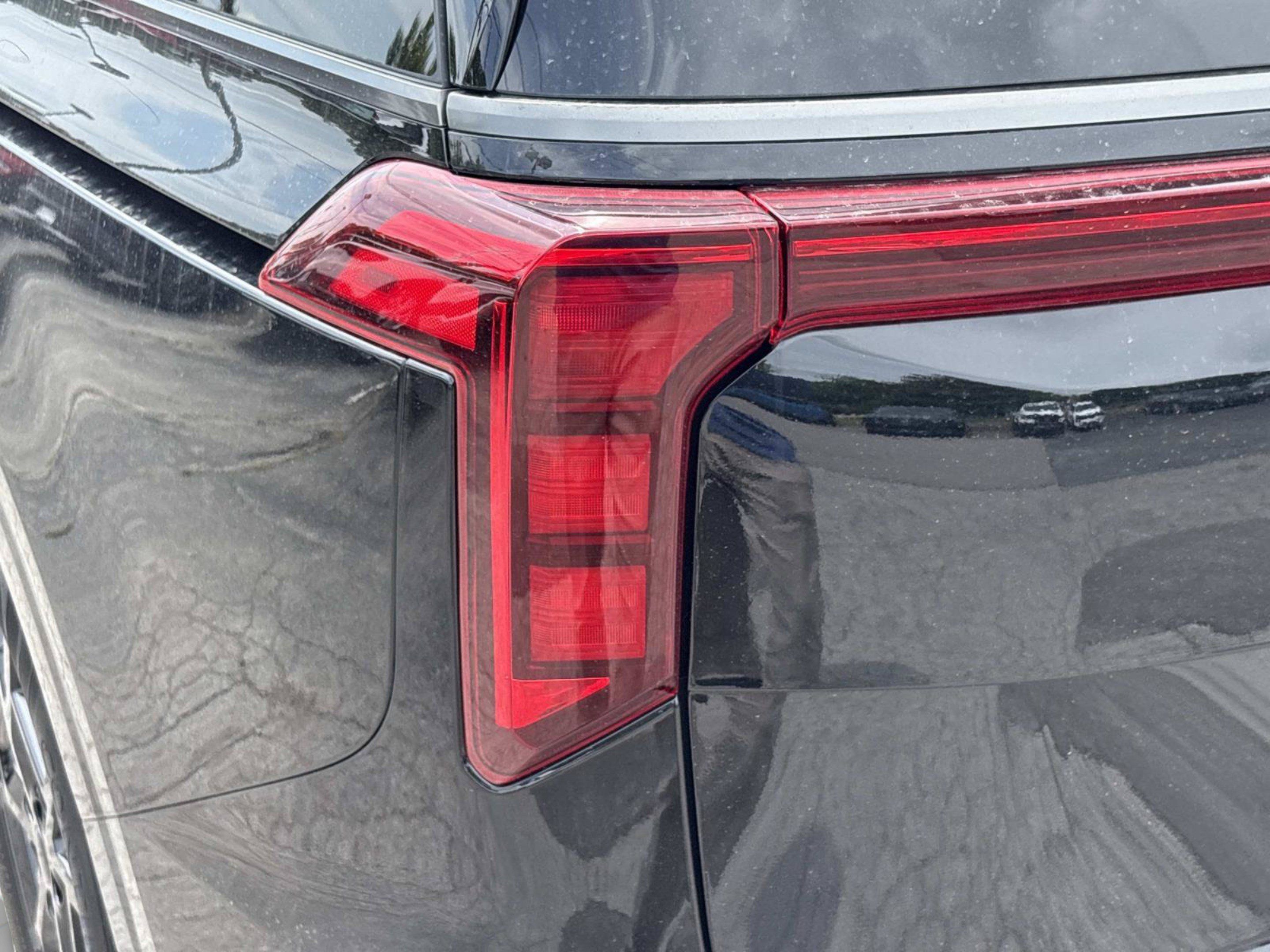 New 2027 Kia Carnival SX w/ Dark Edition Package FWD image 11