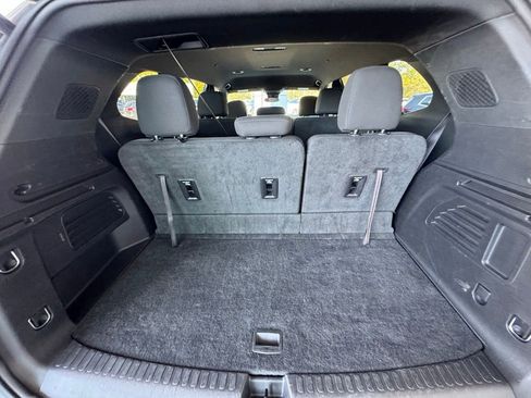 Used 2025 GMC Acadia Elevation image 10