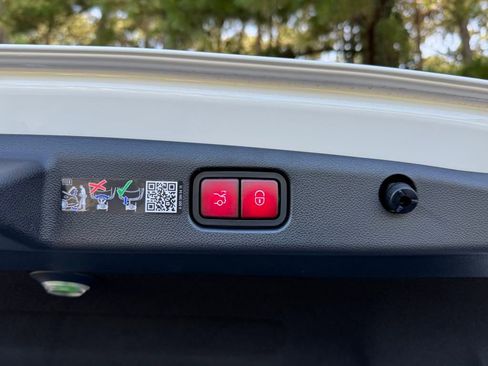 Used 2025 Mercedes-Benz E 350 Sedan image 18