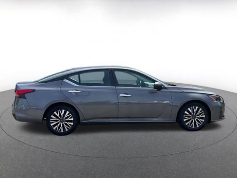 Used 2024 Nissan Altima 2.5 SV image 16