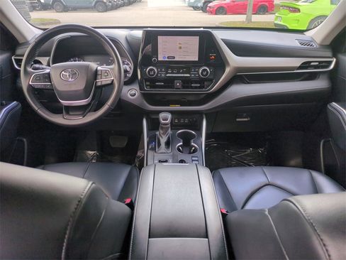 Used 2024 Toyota Highlander LE image 18