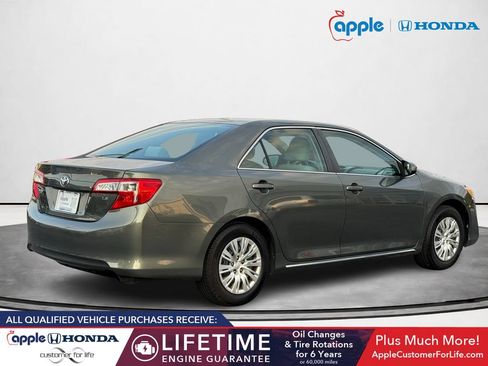 Used 2014 Toyota Camry LE FWD image 2