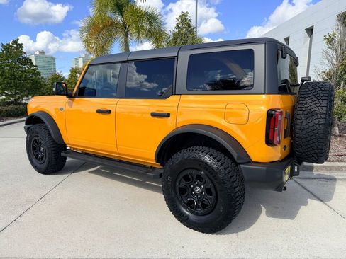 Used 2022 Ford Bronco Wildtrak image 2