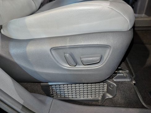 Used 2021 Toyota Sienna XLE w/ XLE Plus Package FWD image 33