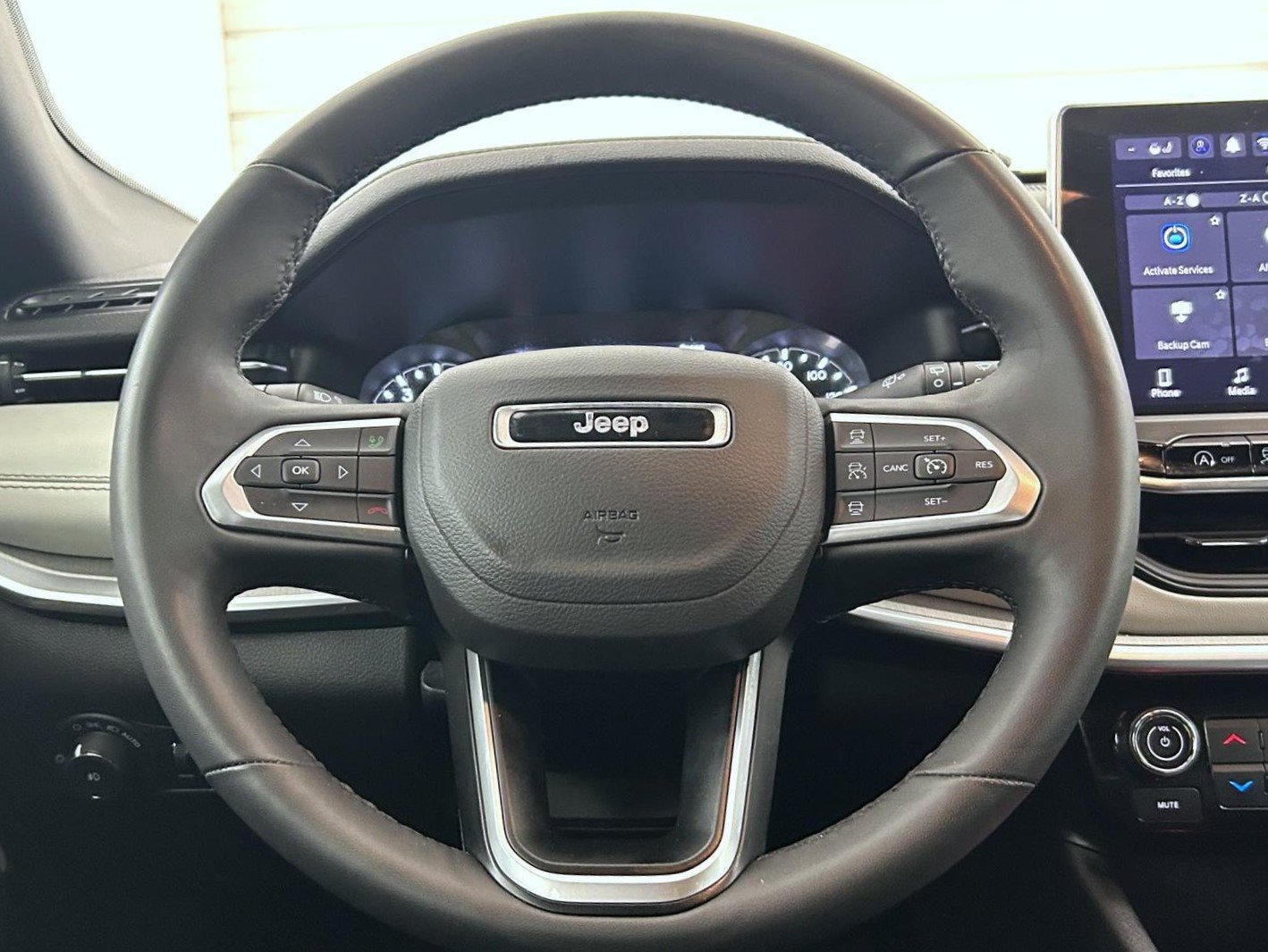 Certified 2025 Jeep Compass Limited AWD/4WD image 11