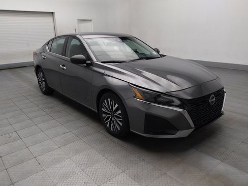 Used 2024 Nissan Altima 2.5 SV image 13