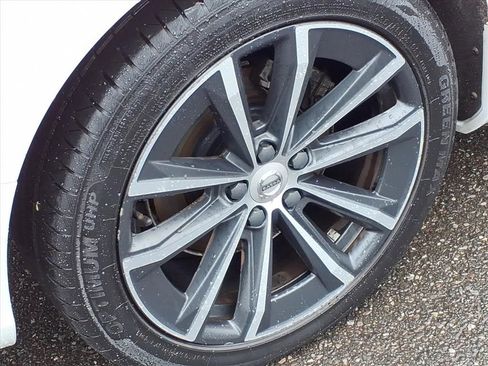 Used 2021 Volvo S60 T5 Momentum w/ Climate Package FWD image 8