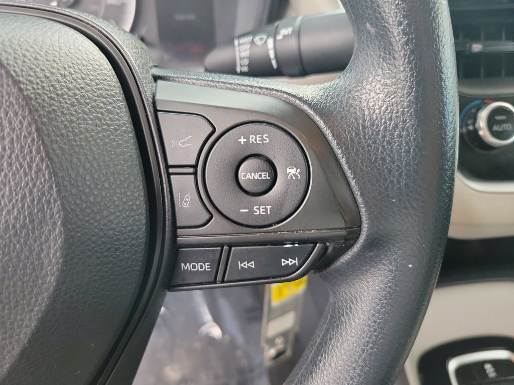 Used 2022 Toyota Corolla LE FWD image 19