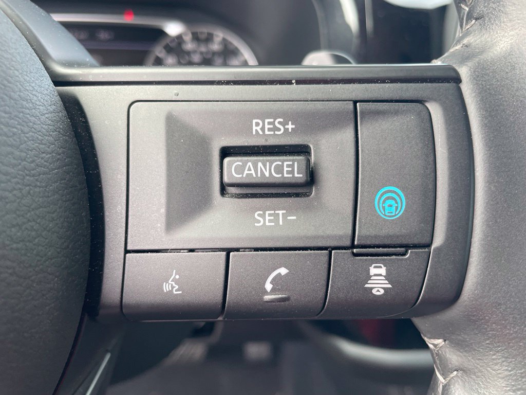 Used 2025 Nissan Pathfinder SV FWD image 9