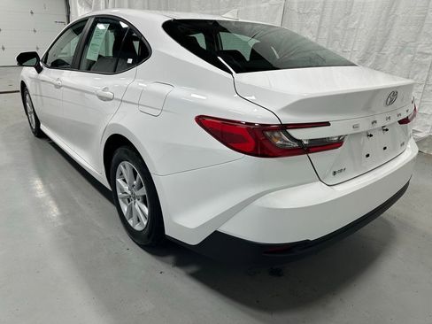 Used 2026 Toyota Camry LE FWD image 5