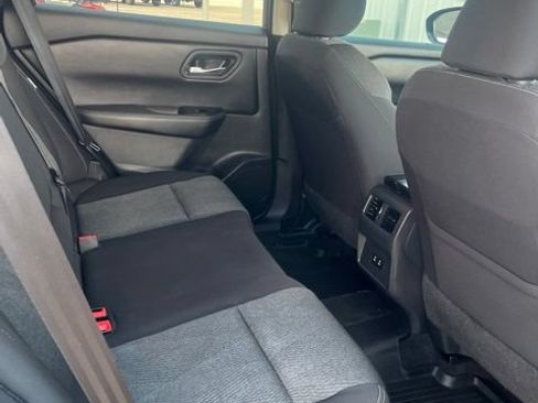 Used 2024 Nissan Rogue SV FWD image 11