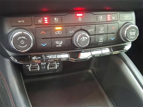 Used 2024 Dodge Durango GT image 15