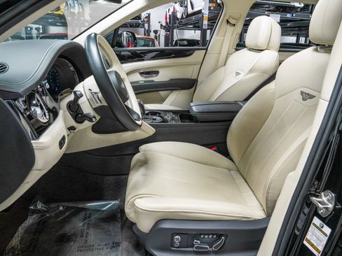 Used 2024 Bentley Bentayga Extended Wheelbase image 24