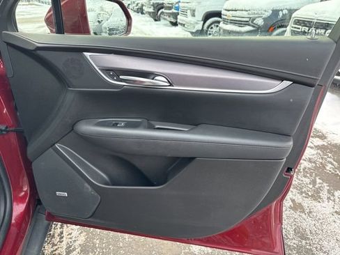 Used 2017 Cadillac XT5 Luxury w/ Driver Awareness Package image 28