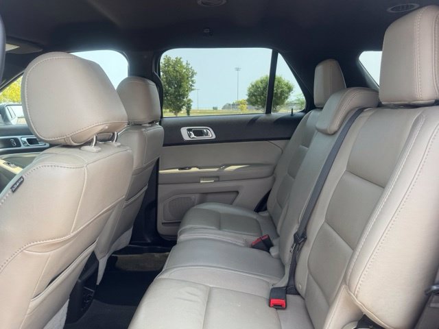 Used 2014 Ford Explorer XLT w/ Equipment Group 202A AWD/4WD image 31