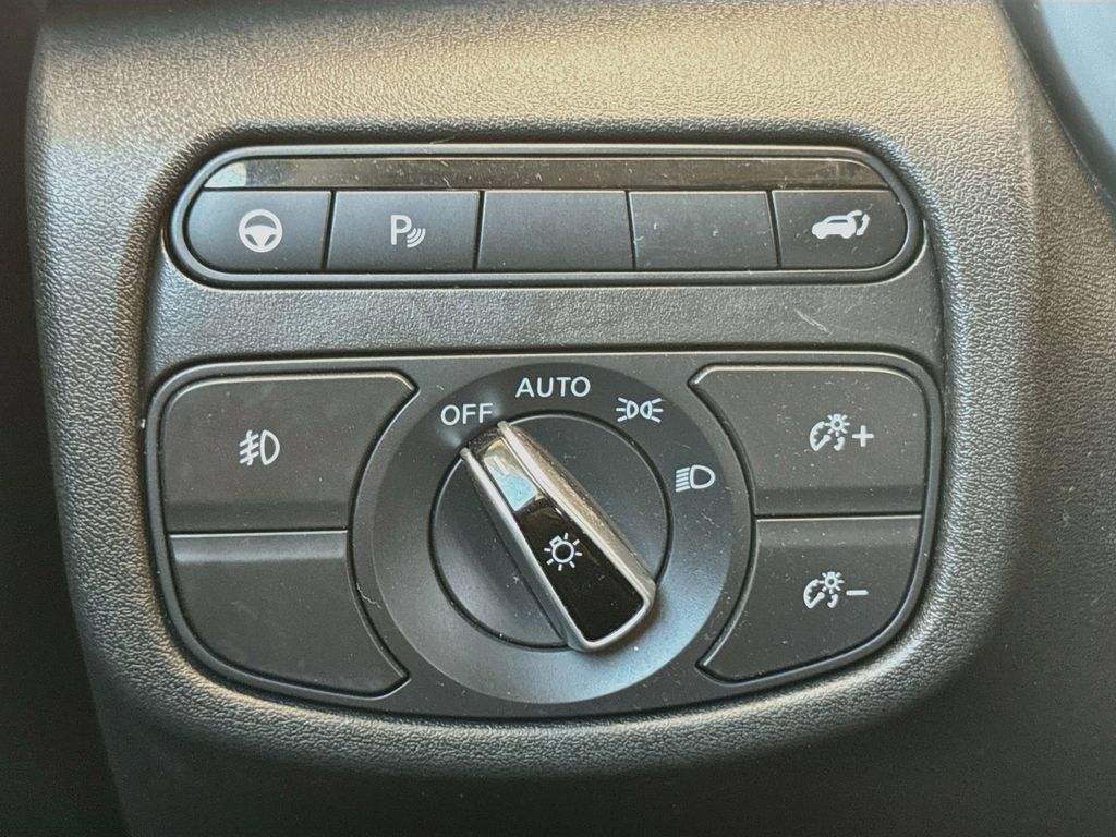 Used 2021 INFINITI QX50 Luxe FWD image 12