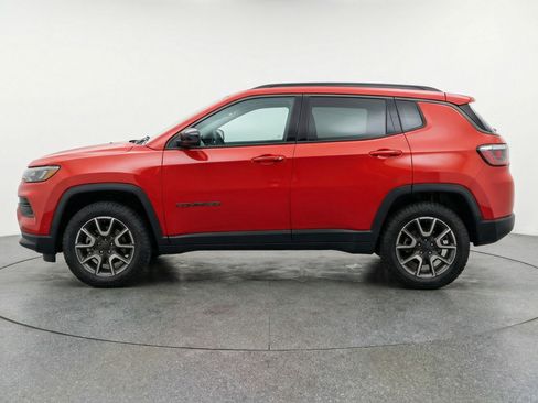 Used 2025 Jeep Compass Trailhawk AWD/4WD image 5