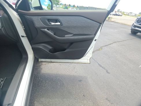 Used 2023 Nissan Rogue SV AWD/4WD image 30