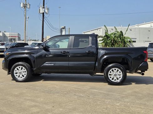 Used 2024 Toyota Tacoma SR5 AWD/4WD image 6