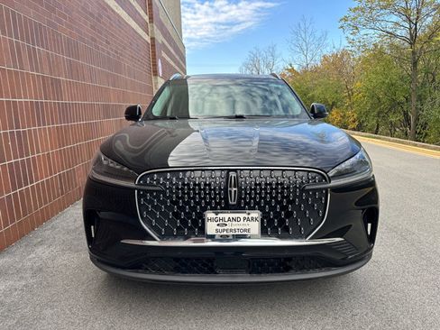 Used 2025 Lincoln Aviator AWD image 3