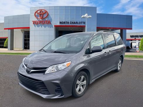 Used 2020 Toyota Sienna LE image 6