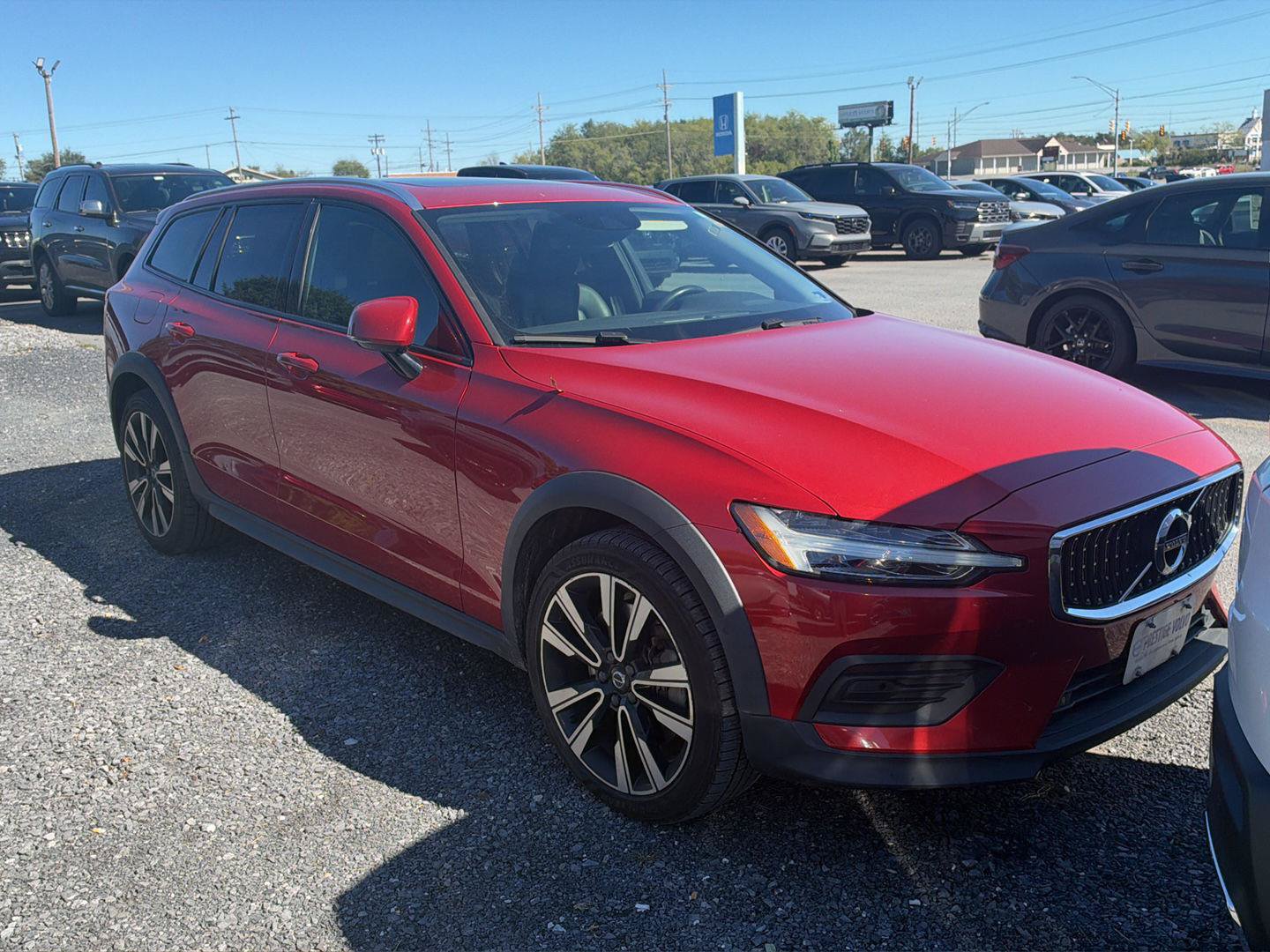 Used 2020 Volvo V60 T5 Cross Country AWD/4WD image 5
