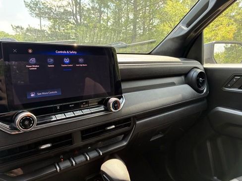 Used 2024 Chevrolet Colorado W/T image 23