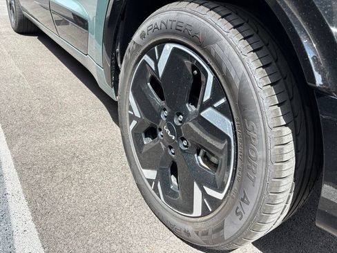 Certified 2023 Kia Niro Wind w/ Wind Preserve Package FWD image 12