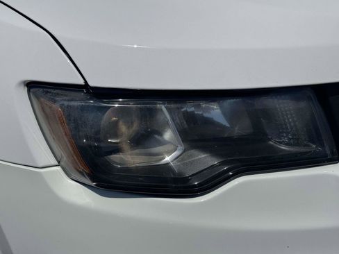 Used 2018 Jeep Grand Cherokee Altitude AWD/4WD image 10
