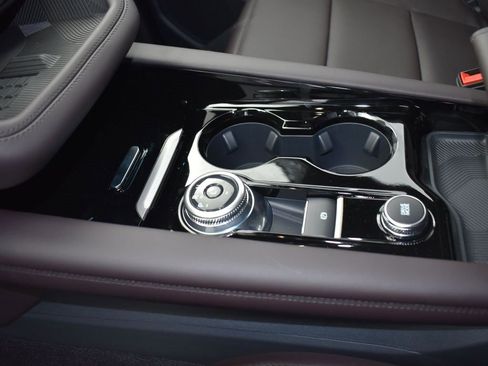 Used 2025 Ford Explorer Platinum w/ Ultimate Package image 11