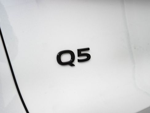 Certified 2025 Audi Q5 2.0T Premium Plus w/ Premium Plus image 16