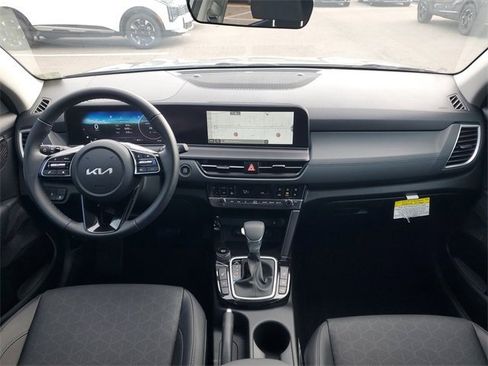 New 2026 Kia Seltos EX image 17