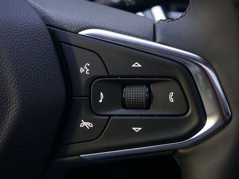 Used 2025 Chevrolet Trax ACTIV w/ Sunroof Package image 21