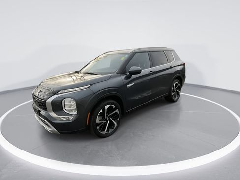 Used 2025 Mitsubishi Outlander SEL image 7