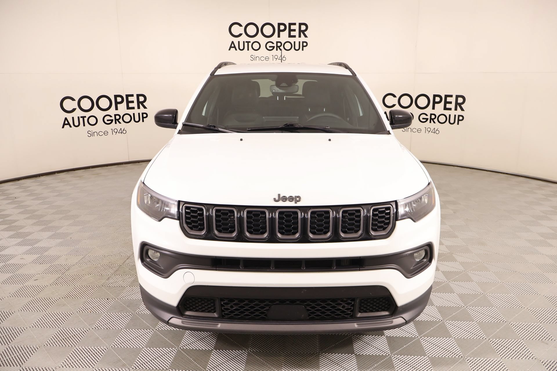 Used 2025 Jeep Compass Latitude w/ Convenience Group AWD/4WD image 9